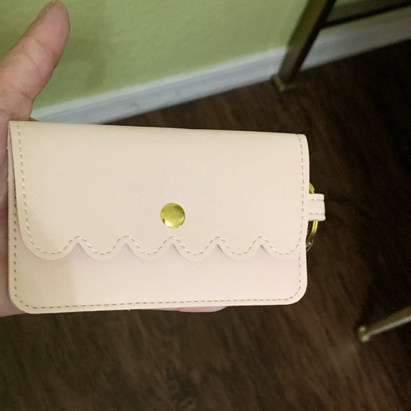 Francesca’s birde’s babes scalloped card case - Picture 9 of 11